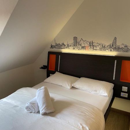 Easyhotel Zuerich Limmatplatz Zurique Exterior foto
