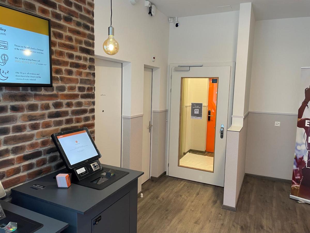Easyhotel Zuerich Limmatplatz Zurique Exterior foto